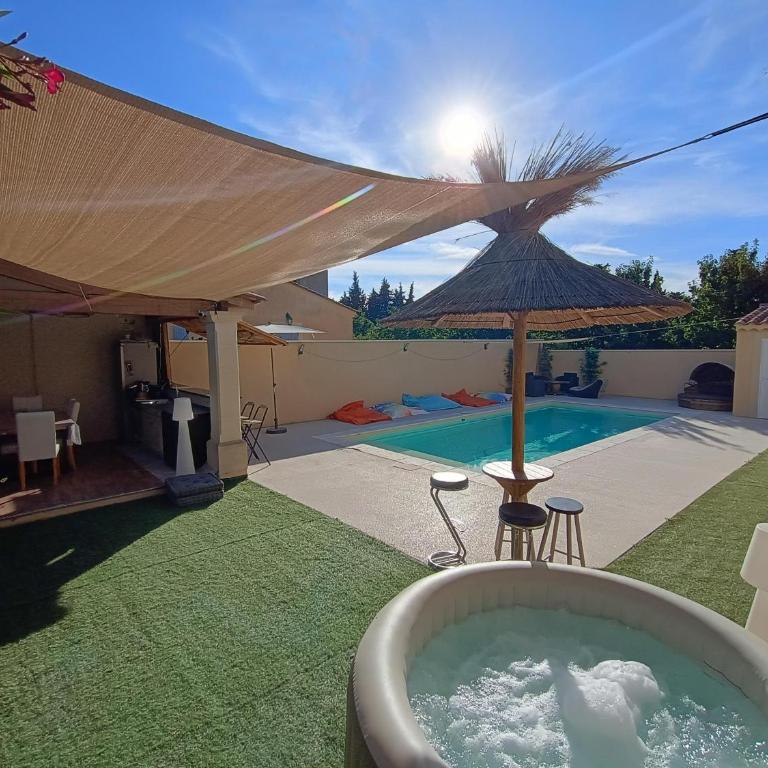 Maison villa avec piscine et spa, 6,8 ou 10 pers, meublés de tourisme 3 étoiles - Villa - 1