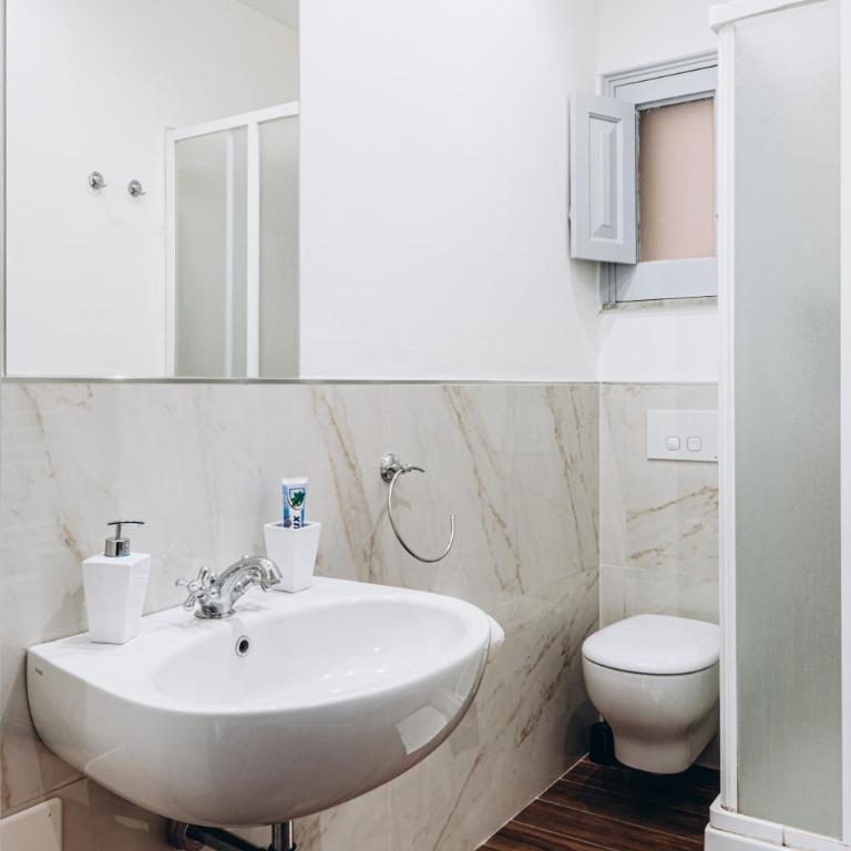 Trinacria rooms - Quadruple Room with Bathroom - 5