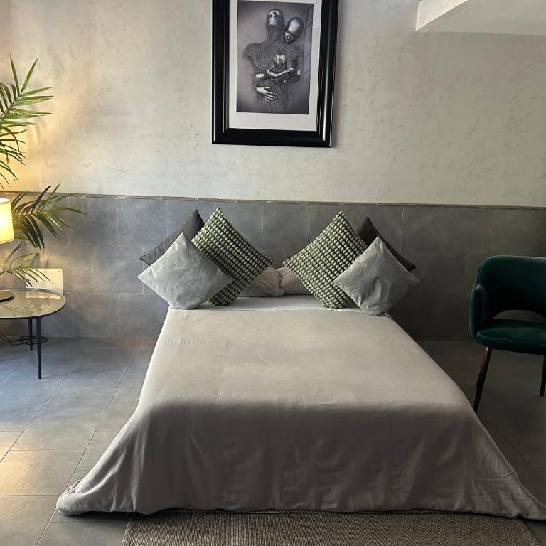 A un passo dal Castello Maschio ANGIOINO Appartment - Appartamento Deluxe - 3