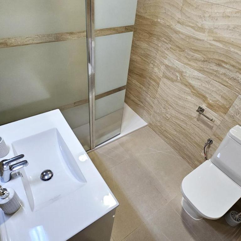 Apartamento REFORMADO con PARKING a 1 minuto de la PLAYA - Apartamento de 3 dormitorios - 4