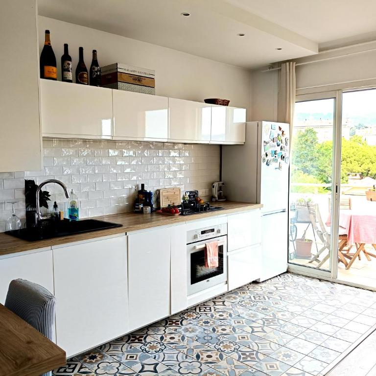 Stunning 2 bedroom apartment with Terrace and Sea view, Nice Cimiez Liberation - Appartement 2 Chambres avec Terrasse et Vue sur la Mer - 3