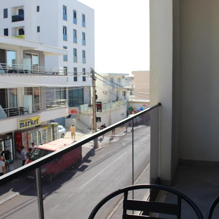 AMD - studio104 - One-Bedroom Apartment - 4