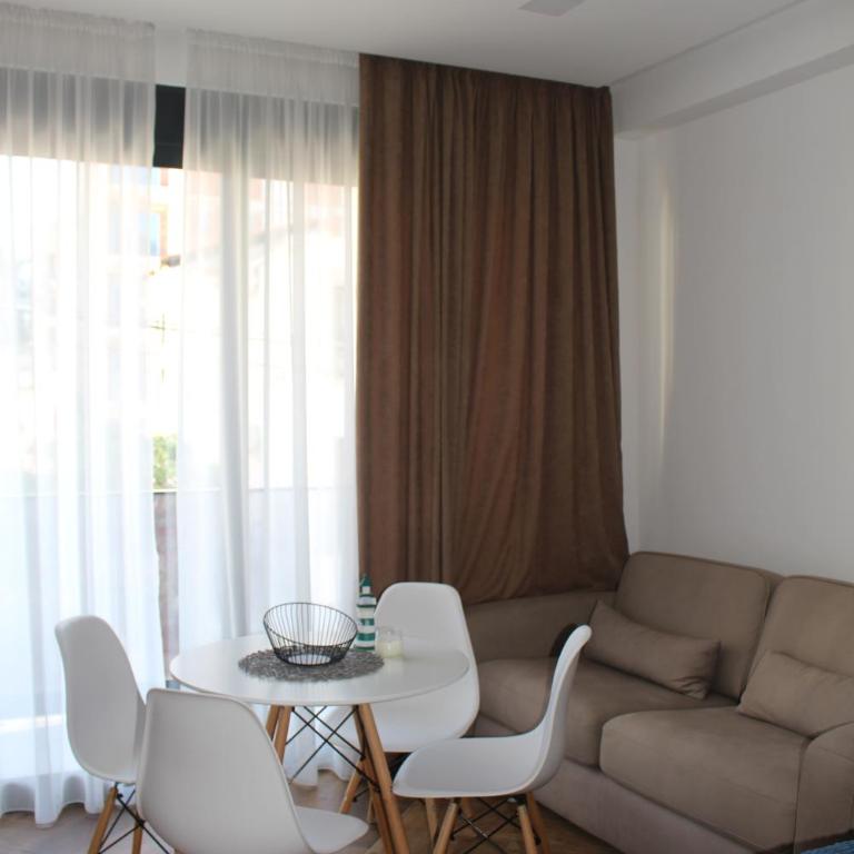 AMD - studio104 - One-Bedroom Apartment - 5