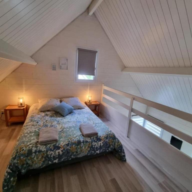 Les Chalets de SAUMUR, Piscine & Parc boisé, 100m du CadreNoir - Chalet - 2