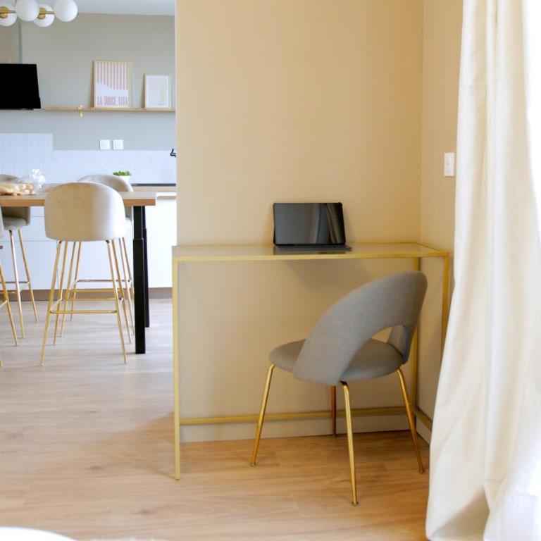 AMMG Tour Marina – Suites Signature | Vue Mer Panoramique, Jacuzzi & Design - Suite Deluxe - Vue sur Mer - 14