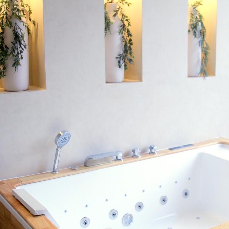 AMMG Tour Marina – Suites Signature | Vue Mer Panoramique, Jacuzzi & Design - Suite Deluxe - Vue sur Mer - 13
