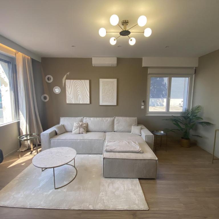 AMMG Tour Marina – Suites Signature | Vue Mer Panoramique, Jacuzzi & Design - Suite Deluxe avec Baignoire Spa - 15