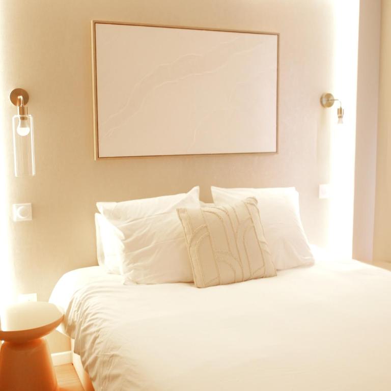 AMMG Tour Marina – Suites Signature | Vue Mer Panoramique, Jacuzzi & Design - Suite Deluxe - 17