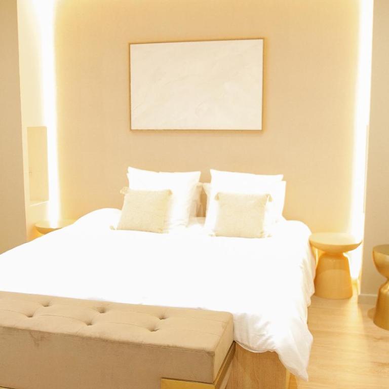 AMMG Tour Marina – Suites Signature | Vue Mer Panoramique, Jacuzzi & Design - Suite Deluxe avec Baignoire Spa - 6