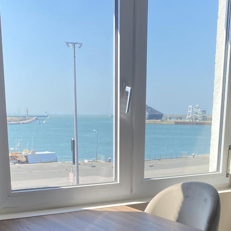 AMMG Tour Marina – Suites Signature | Vue Mer Panoramique, Jacuzzi & Design - Suite Deluxe - 16