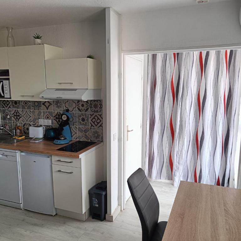 plage, agréable, refait à neuf, top lit, hôte réactif, terrasse, soleil, paisible. - Appartement 1 Chambre - 11