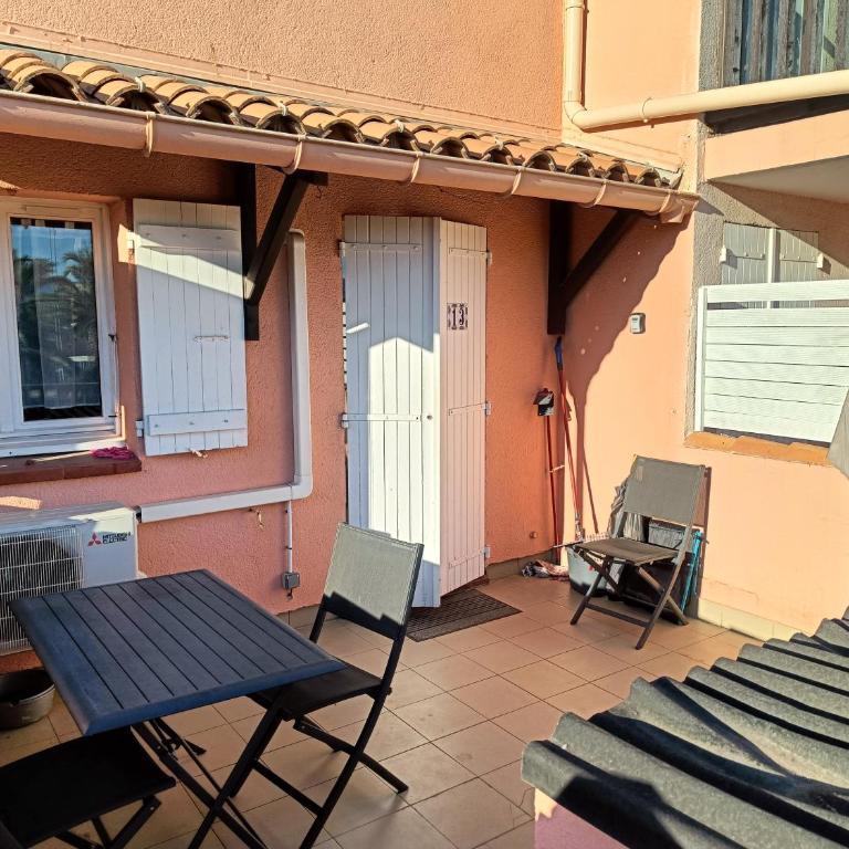 plage, agréable, refait à neuf, top lit, hôte réactif, terrasse, soleil, paisible. - Appartement 1 Chambre - 12