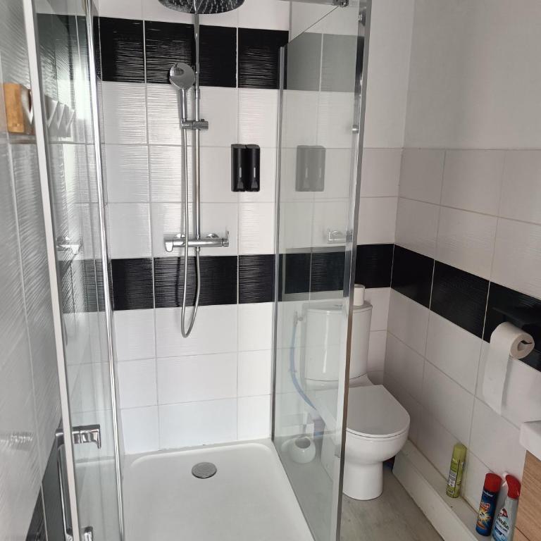 plage, agréable, refait à neuf, top lit, hôte réactif, terrasse, soleil, paisible. - Appartement 1 Chambre - 4