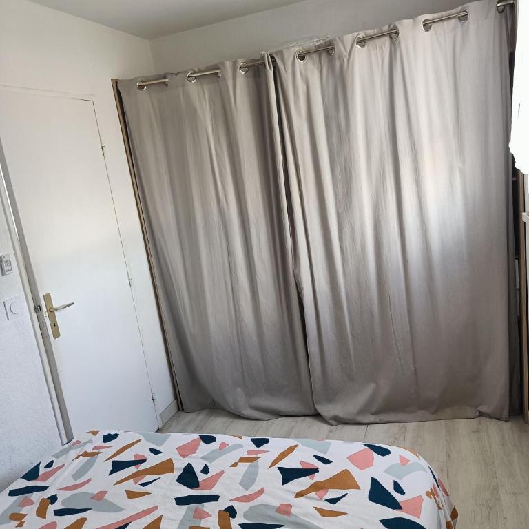 plage, agréable, refait à neuf, top lit, hôte réactif, terrasse, soleil, paisible. - Appartement 1 Chambre - 14