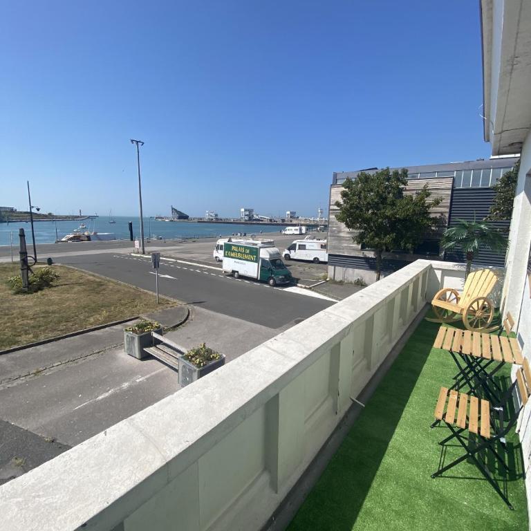 AMMG Tour Marina – Suites Signature | Vue Mer Panoramique, Jacuzzi & Design - Suite Deluxe - Vue sur Mer - 17