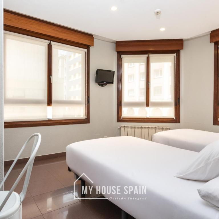 Hotel Playa Poniente - Habitación Doble con baño privado - 2 camas - 4