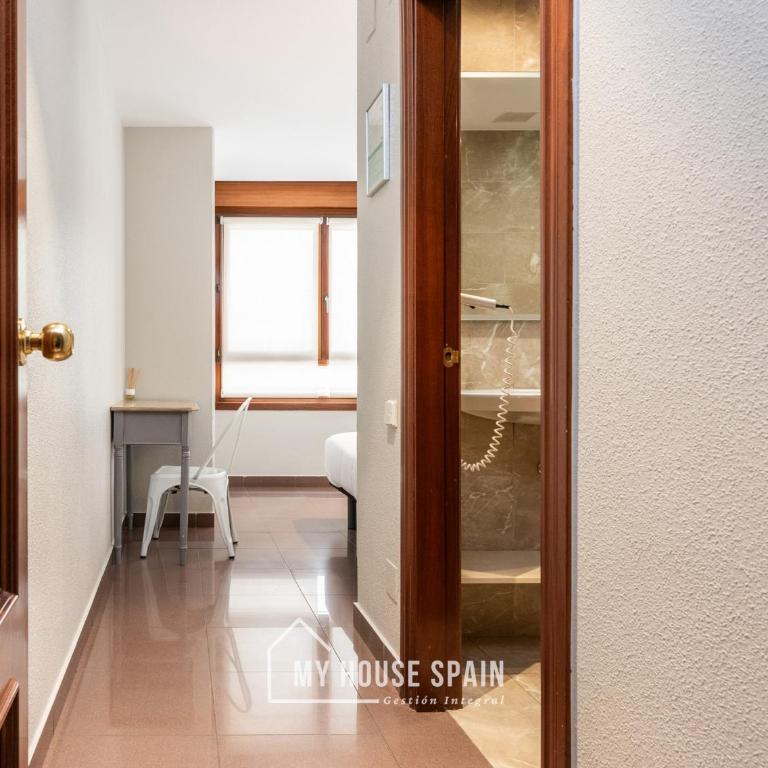 Hotel Playa Poniente - Habitación Doble con baño privado - 2 camas - 8