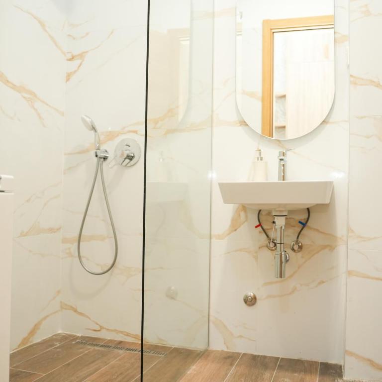Helen studio apartment - One-Bedroom Apartment - 13