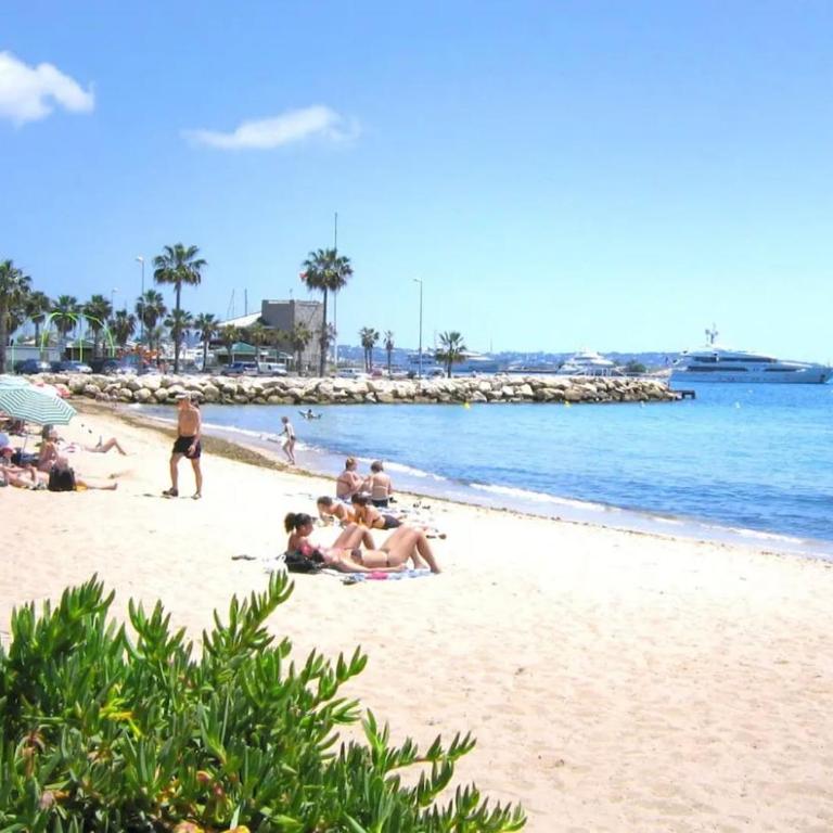 T2 Bleu Mer - Centre ville , Climatisé , 5 min de la plage et à 250m de la gare - Appartement 1 Chambre - 23