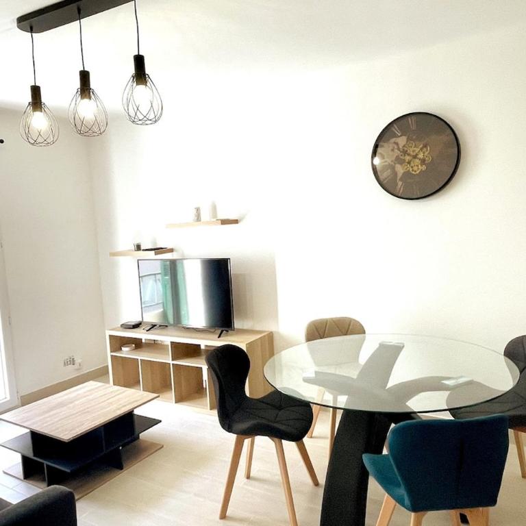 T2 Bleu Mer - Centre ville , Climatisé , 5 min de la plage et à 250m de la gare - Appartement 1 Chambre - 2