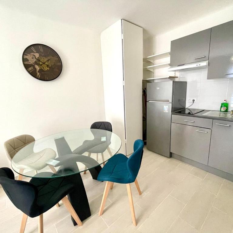 T2 Bleu Mer - Centre ville , Climatisé , 5 min de la plage et à 250m de la gare - Appartement 1 Chambre - 3