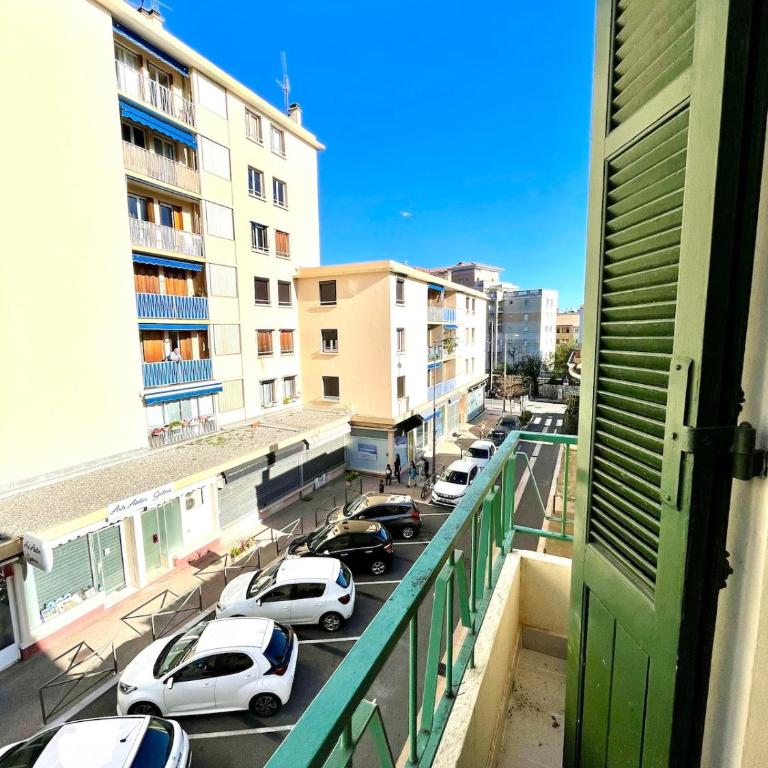 T2 Bleu Mer - Centre ville , Climatisé , 5 min de la plage et à 250m de la gare - Appartement 1 Chambre - 4