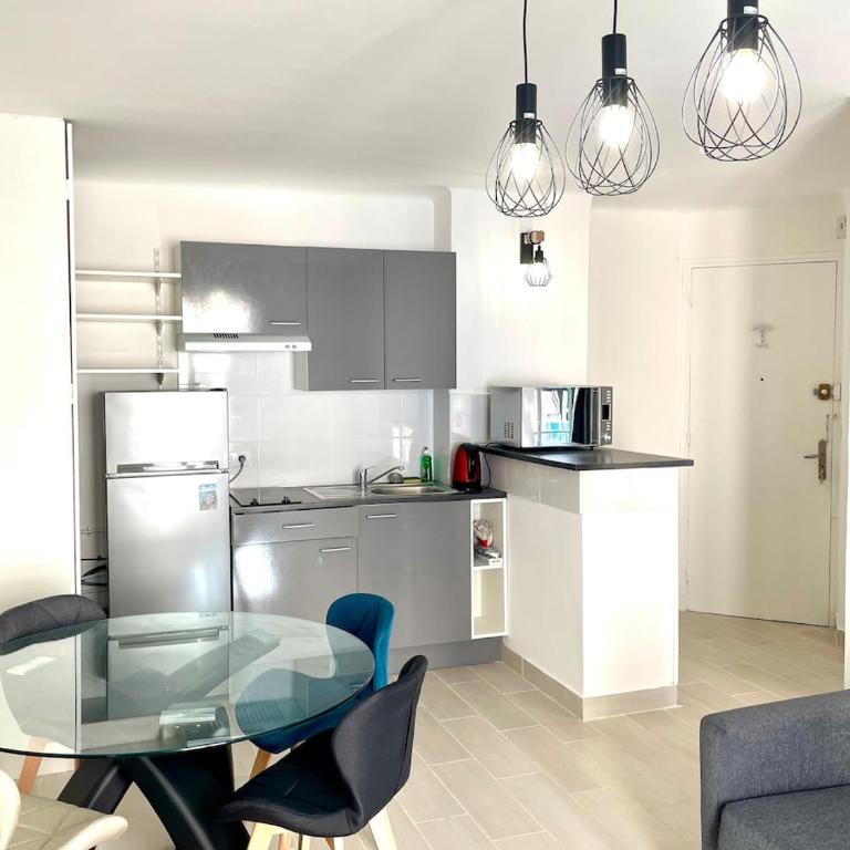 T2 Bleu Mer - Centre ville , Climatisé , 5 min de la plage et à 250m de la gare - Appartement 1 Chambre - 6