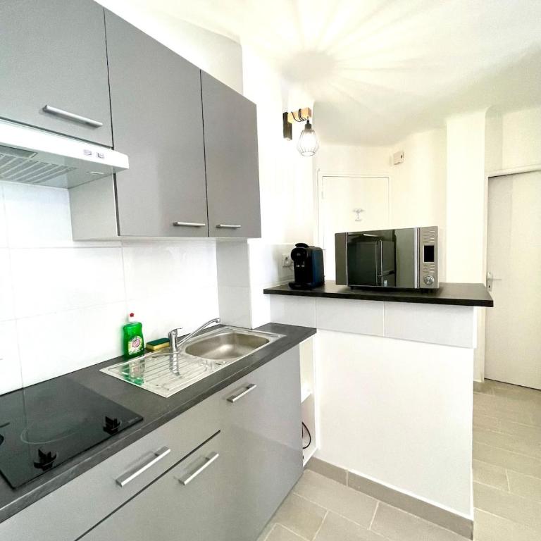 T2 Bleu Mer - Centre ville , Climatisé , 5 min de la plage et à 250m de la gare - Appartement 1 Chambre - 10