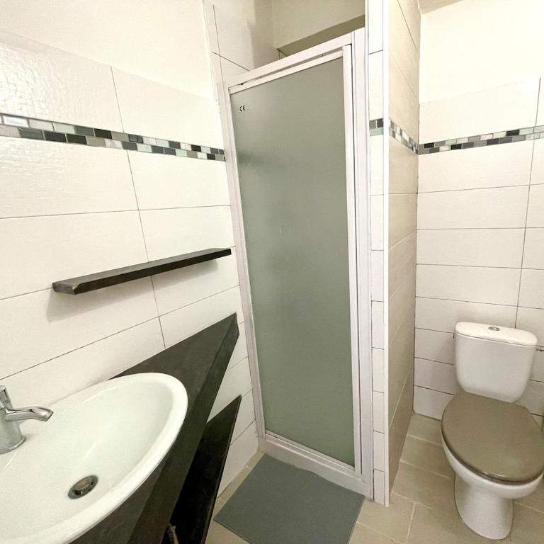 T2 Bleu Mer - Centre ville , Climatisé , 5 min de la plage et à 250m de la gare - Appartement 1 Chambre - 16