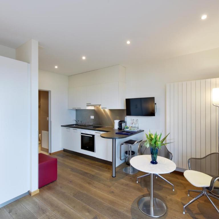 Rouvenaz Appartements - Studio with Partial Lake View - 2