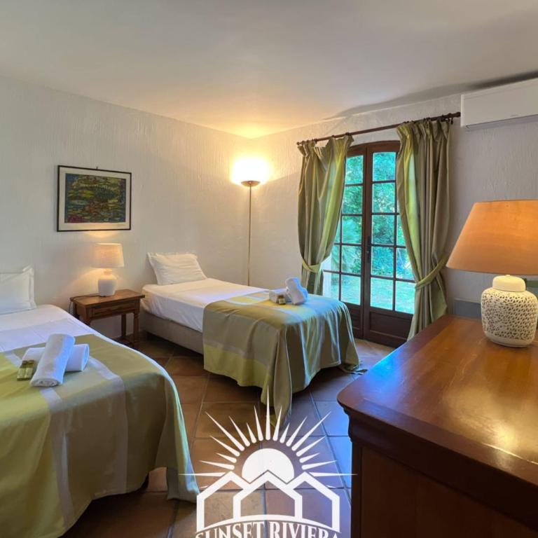 LA ROURETANE Pool AirCo for 10 By Sunset - Villa - 17