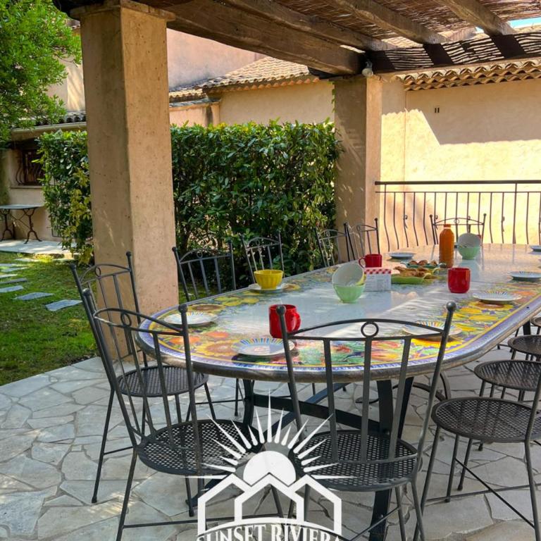 LA ROURETANE Pool AirCo for 10 By Sunset - Villa - 27