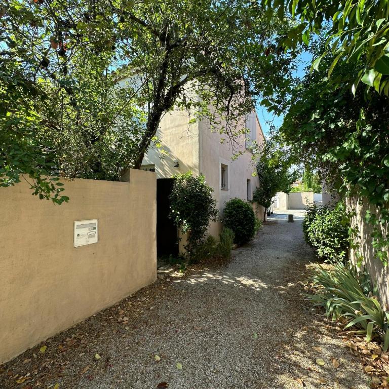La Maison du Petit Hérisson de 170 m2 avec jardin parking accueil de 6 personnes barbecue - Casa con 3 Camere da Letto - 30