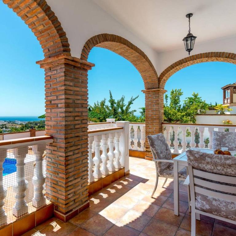 Villa Tres Olivos by Villa Plus - Villa - 4