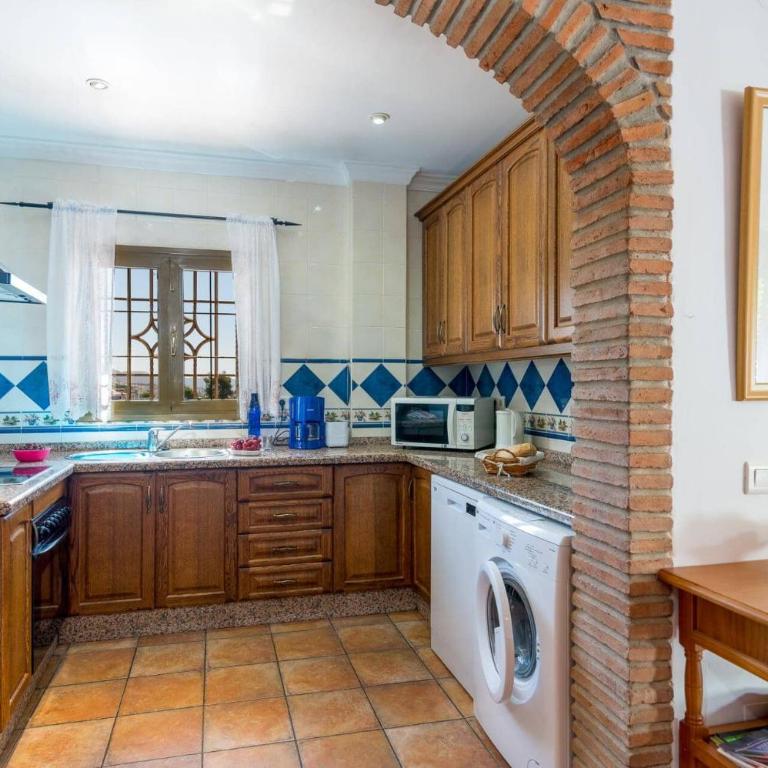 Villa Tres Olivos by Villa Plus - Villa - 7