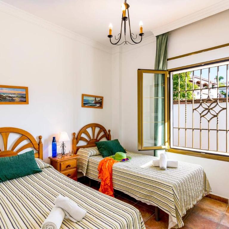 Villa Tres Olivos by Villa Plus - Villa - 14