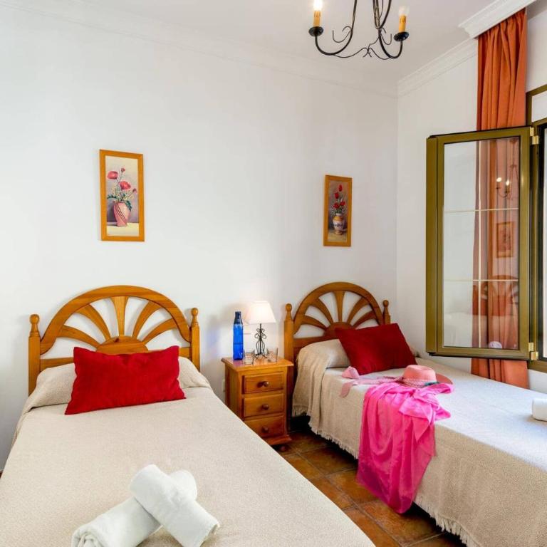 Villa Tres Olivos by Villa Plus - Villa - 18