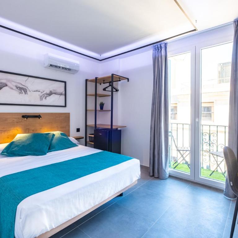 White Coast Suites - Deluxe Double Room with Castle View - 7