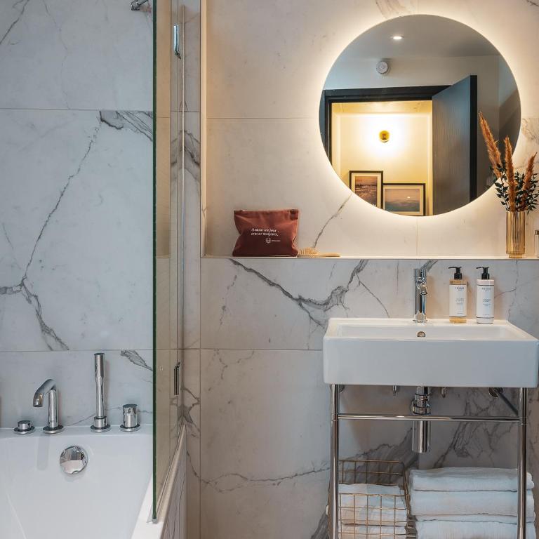 Seven Hotel Paris - Suite Standard - 13