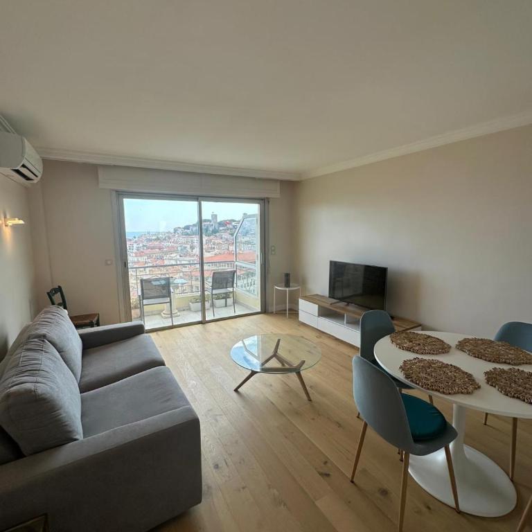 Vue mer panoramique pour ce 3 pièces a 7 minutes a pied du palais du festival - Appartement 2 Chambres - 1