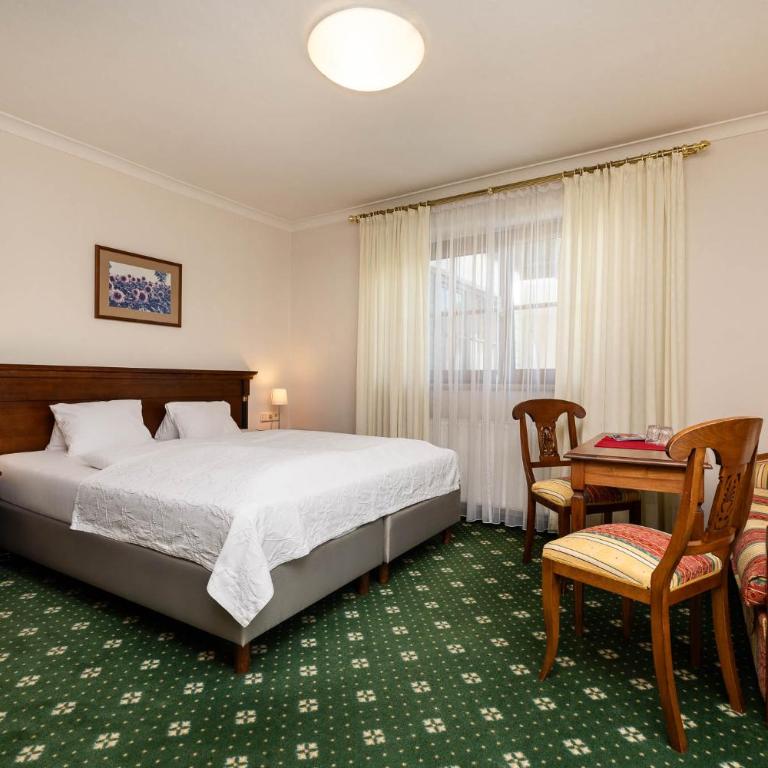 Pension Kreuzer - Double Room with Balcony - 5
