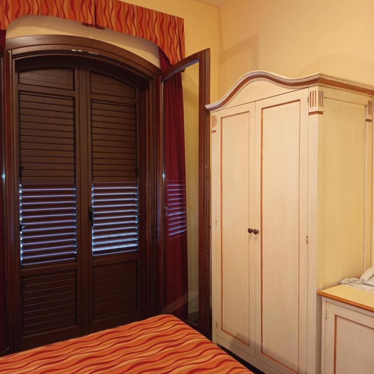 Amaryllis Hotel - Camera Tripla - 8
