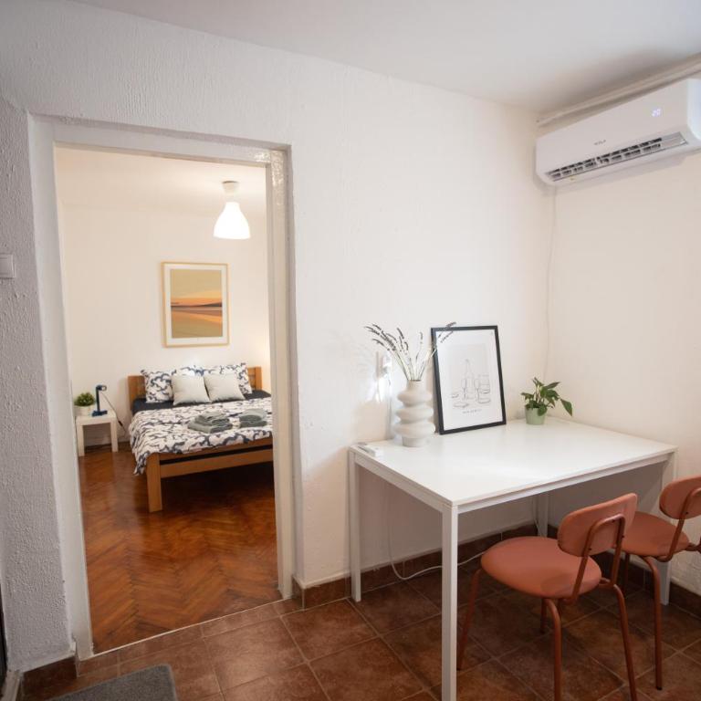 Tiny apartment - One-Bedroom Apartment - 3