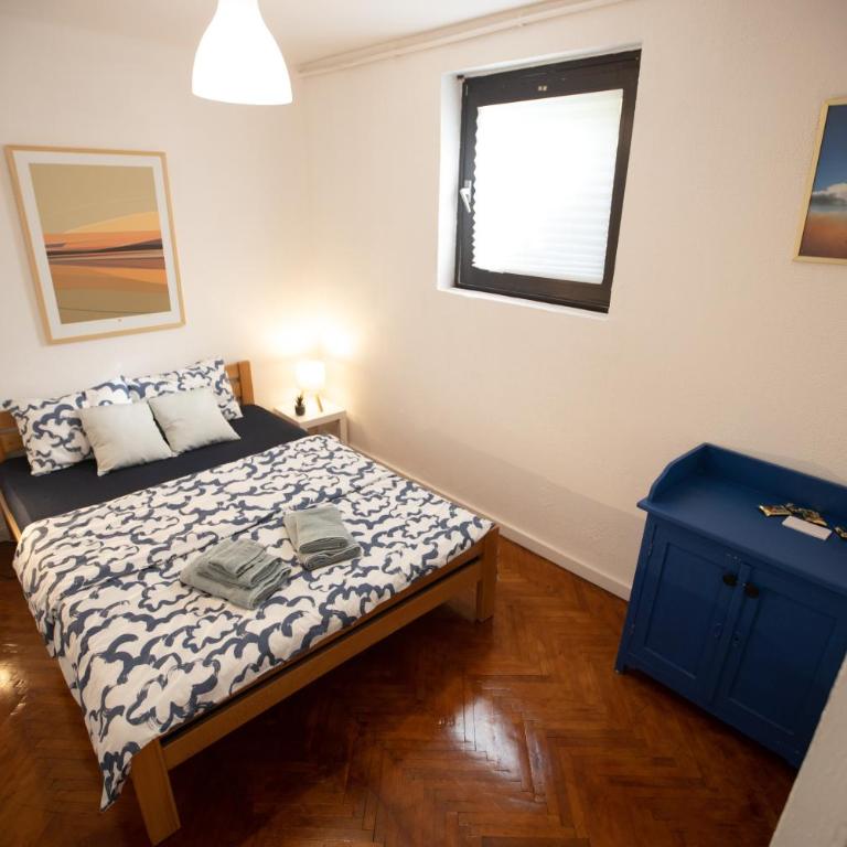 Tiny apartment - One-Bedroom Apartment - 1
