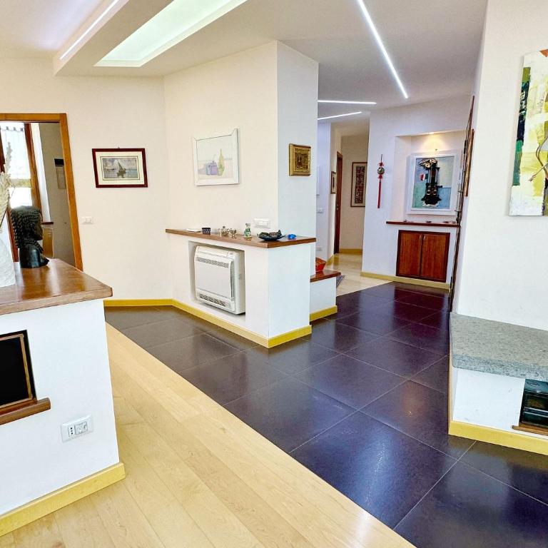 Terrazza da Sogno con Vista su Castello e Lago - Appartamento con 2 Camere da Letto - 9