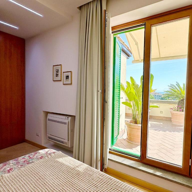 Terrazza da Sogno con Vista su Castello e Lago - Appartamento con 2 Camere da Letto - 21