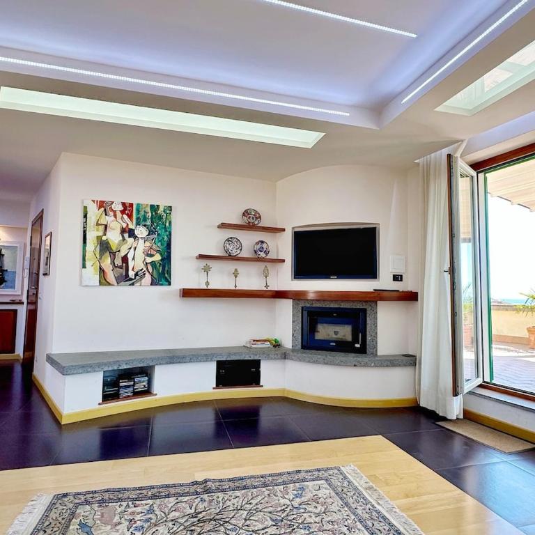 Terrazza da Sogno con Vista su Castello e Lago - Appartamento con 2 Camere da Letto - 12