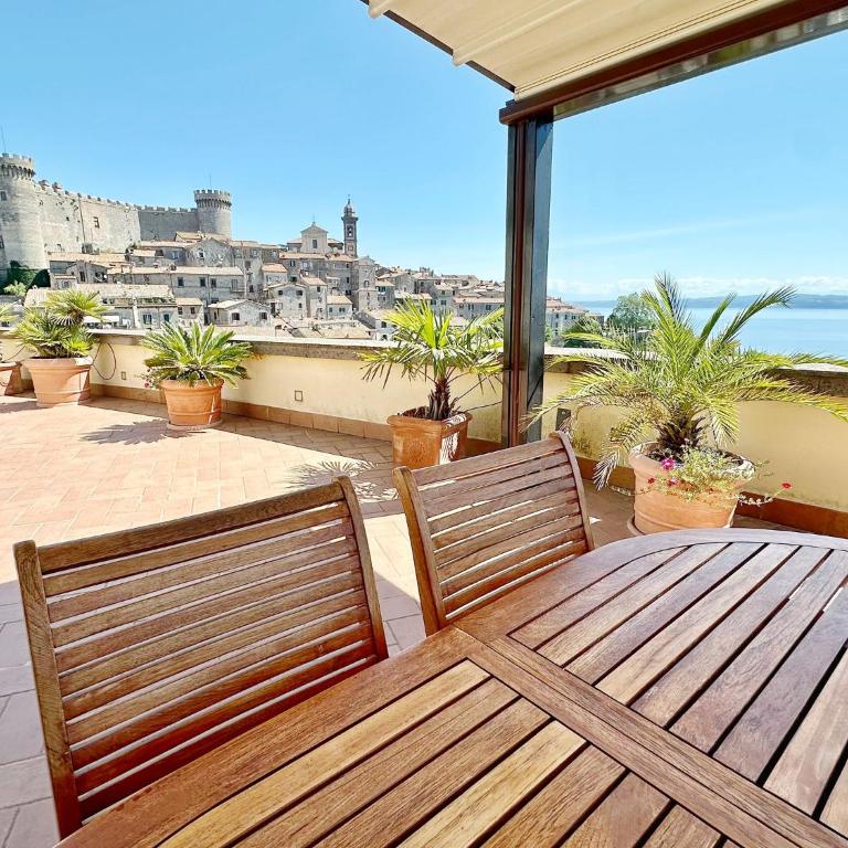 Terrazza da Sogno con Vista su Castello e Lago - Appartamento con 2 Camere da Letto - 3