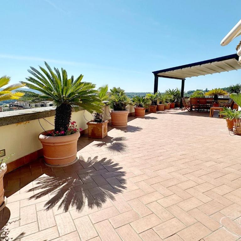 Terrazza da Sogno con Vista su Castello e Lago - Appartamento con 2 Camere da Letto - 5