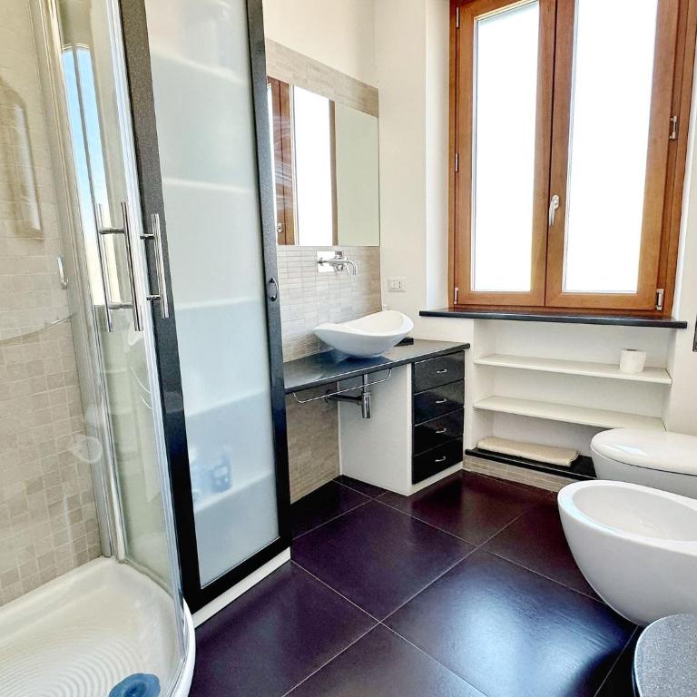 Terrazza da Sogno con Vista su Castello e Lago - Appartamento con 2 Camere da Letto - 28